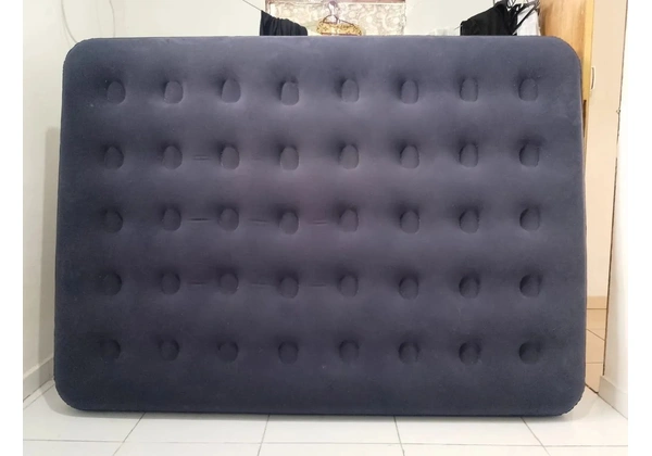 Colchão inflável pouco tempo de uso