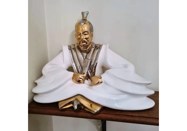 Antiguidade - Estatuetas em porcelana