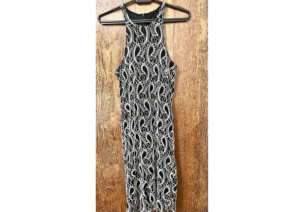 Vestido renda preto e dourado