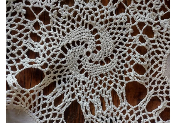 Toalha bordada em crochê comprimento 1, 60 X 60cm de largura