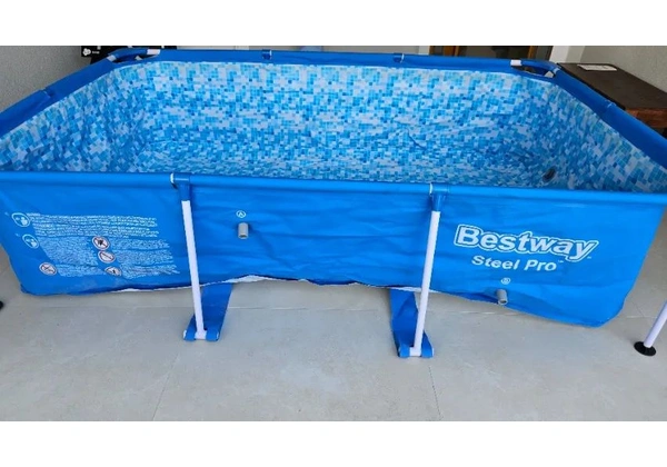 Piscina Estruturada Retangular 2.300L Bestway