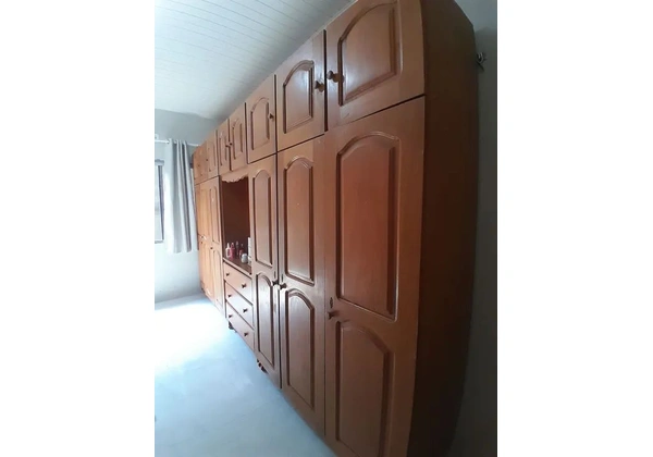 Guarda roupa madeira, super grande 14 portas 3 gavetas espelho e rodas