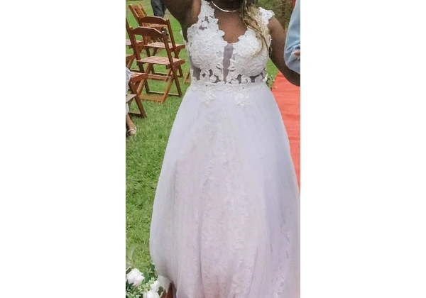 Vestido de noiva branco com renda
