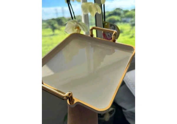 Bandeja em acrílico para servir