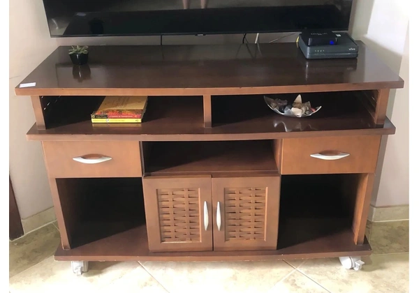 Rack de Tv com 2 gaveta, 2 portas e nichos