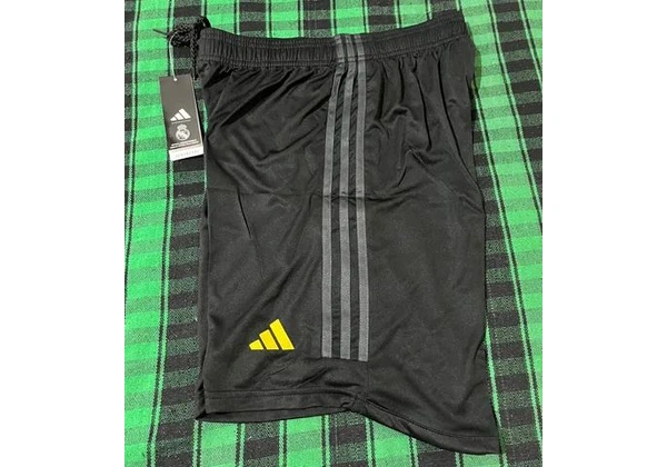 Short Real Madrid preto 23/24