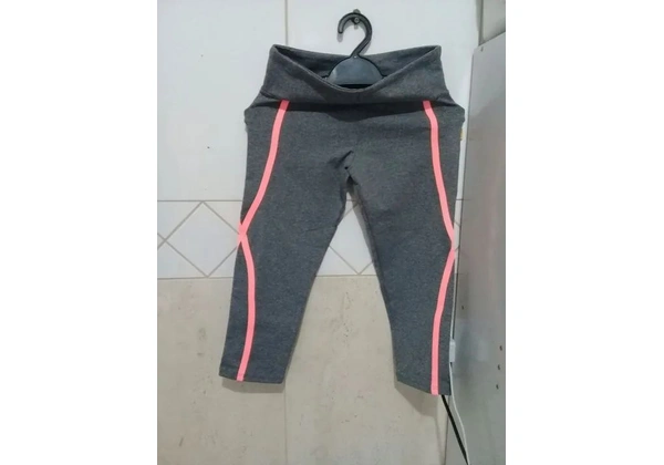 Bermuda legging - Cinza com detalhes ROSA - 34/36