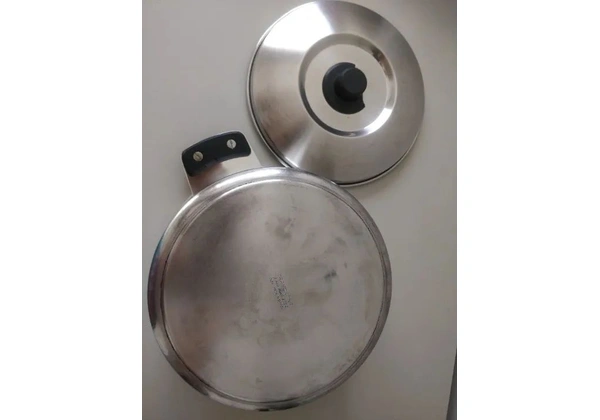 Caçarola funda Tramontina com fundo triplo