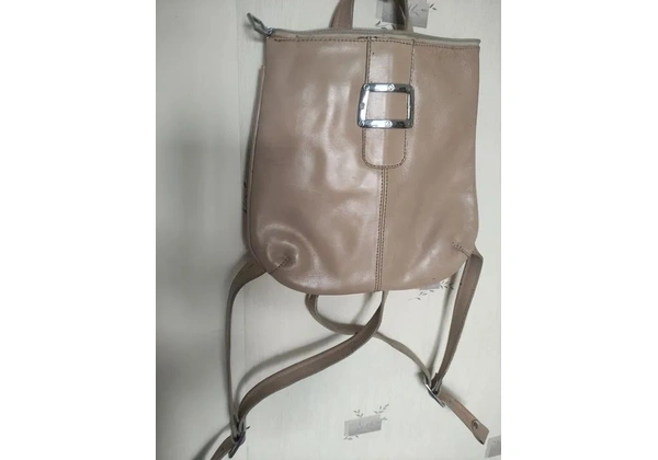Mochila de couro feminina bege