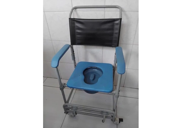 Cadeira Higiênica OPORTUNIDADE