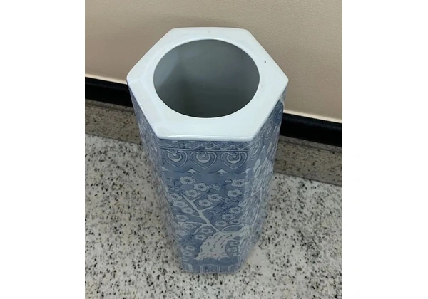Bengaleiro de porcelana