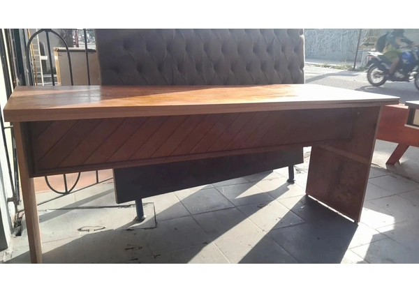 Mesa de madeira Cedro, 1.86 X 68. Muito linda e reforçada. Zap *809 R$ 700.00