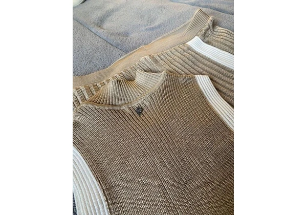 Conjunto saia e blusa da LE LIS BLANC.
