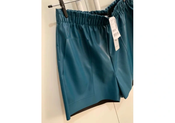 (NOVO! Tam: G ou 44) Short Couro Fake Courino Sintético