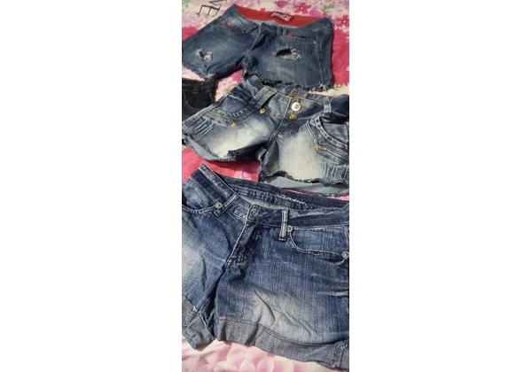 Lotinho de shorts jeans e de malha 20 shorts.