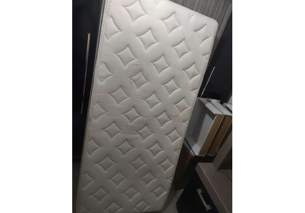 Cama e colcha solteiro ótimo estado
