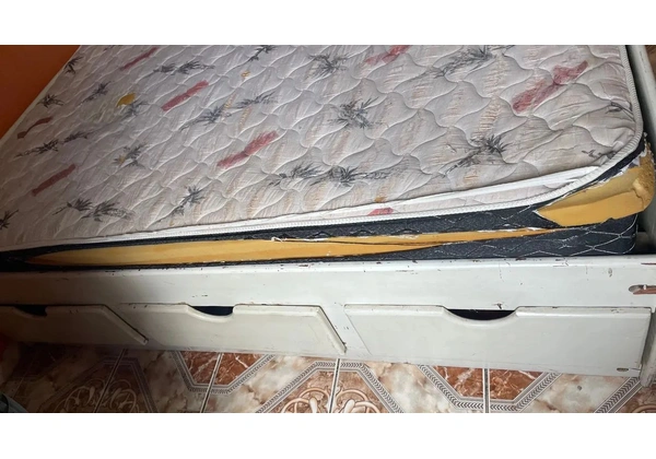 Cama de casal com colchão