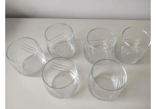Conjunto de copos decorados