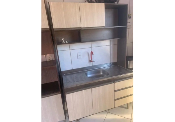 Vendo cozinha com marcas de uso