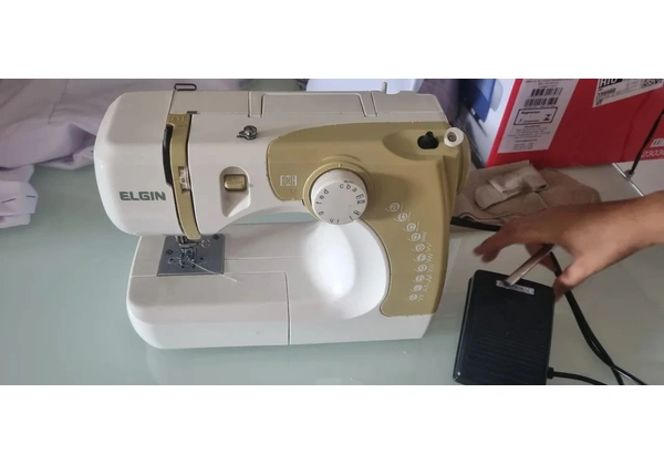 Maquina de Costura Elgin Portátil