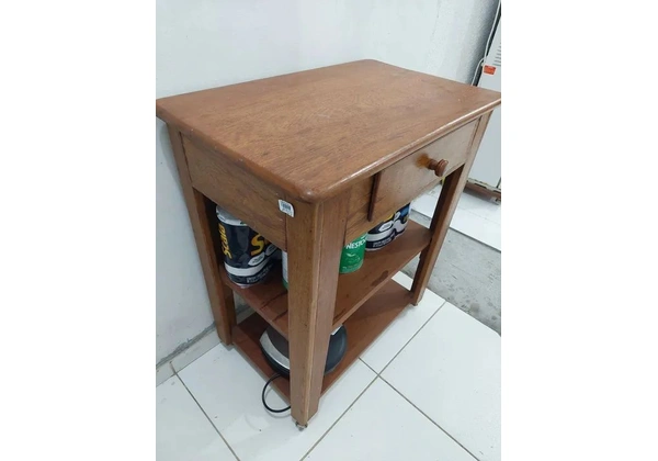 Estante de Angelim pequena com gaveta