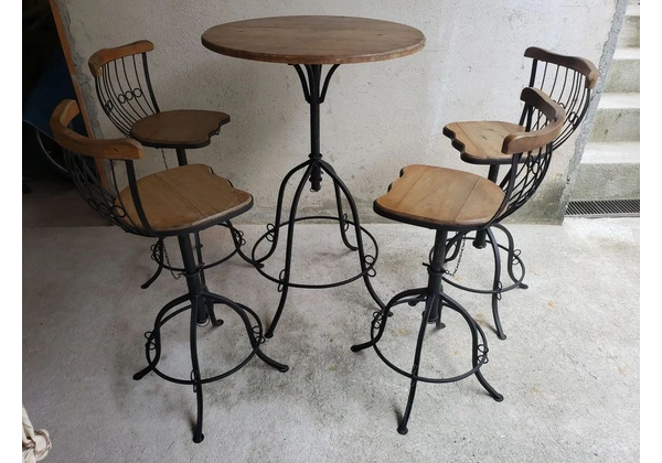 Mesa Bistrô com 4 banquetas