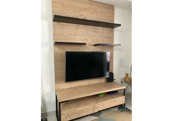 Rack com painel e suporte para TV com 3 prateleiras