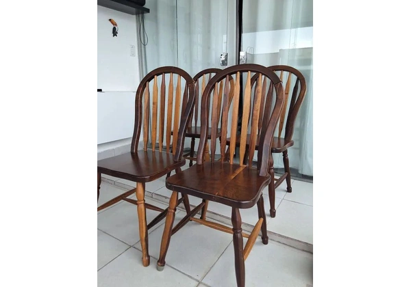 Conjunto de 4 cadeiras madeira maciça