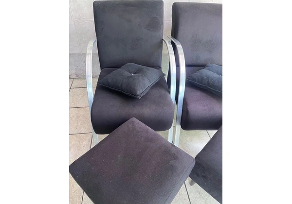Poltronas e pufes