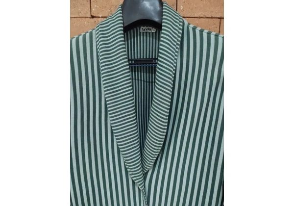 Casaco listrado verde e branco