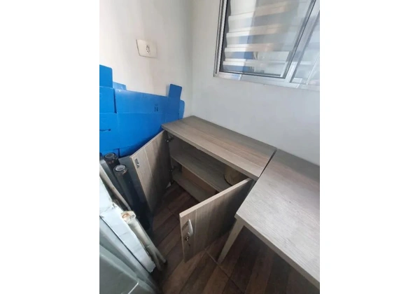 Mesa escritorio L e Armário 2 portas Madeira maciça