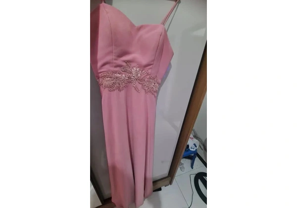 Vestido estilo festa