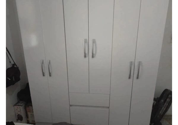 Guarda roupas 6 portas 2 gavetas