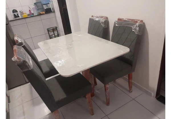 Mesa de jantar laqueada