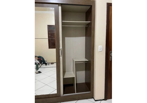 VENDO GUARDA-ROUPA EM PERFEITO ESTADO!