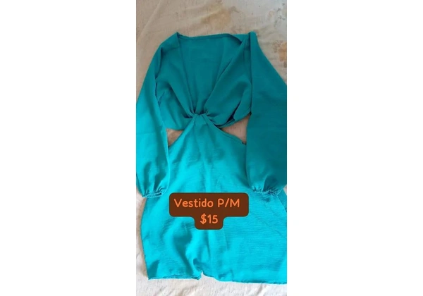 Vestido, blusa e calça jeans
