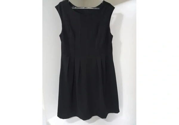 Vestido preto tamanho 44 novinho