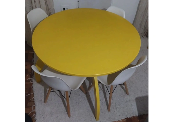 Mesa grande amarela
