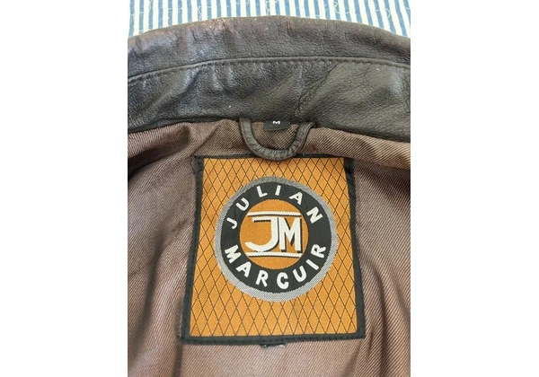 Jaqueta em couro marca Julian Marcuir