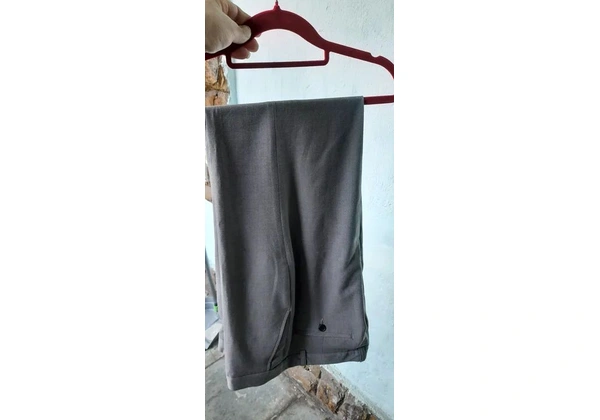 Calça social nova