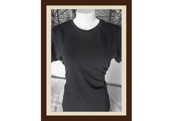 Camiseta Preta, branca, areia e amarela, Básica