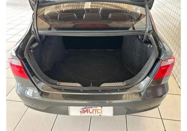 Volkswagen Voyage 1.6 Flex 2015