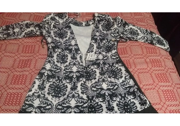 Vestido Curto tamanho P adulto