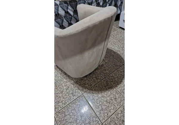 Poltrona bege em ótimo estado