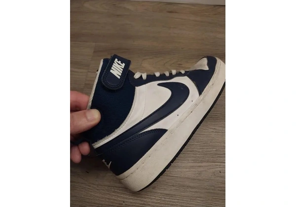 Tênis Nike azul e branco