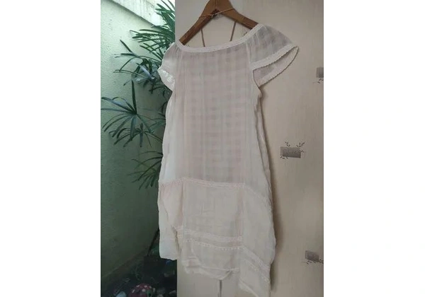 COSTUME VESTIDO CURTO Tam M (42) 65, 00<br>100%algodao <br>Forrado na saia <br>Com cordone