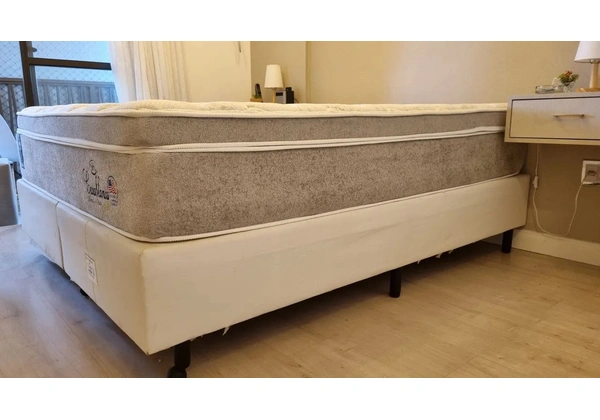 Cama Box Queen com Colchão