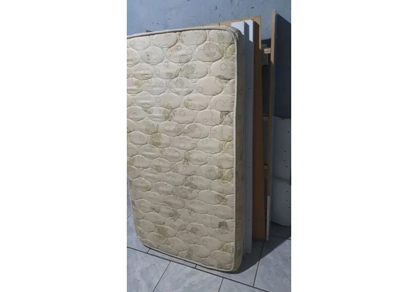 Berço usado mais bom. 200.00
