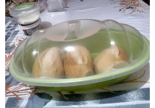 Porta pães com tampa Plasutil.
