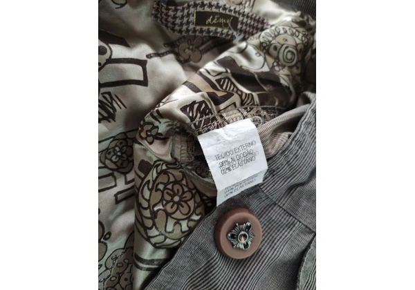 DIMY casaco/ blazer original Tam P (40) 120, 00<br>Altura 56cm<br>Ombro 40cm<br>Largura 46cm<br>